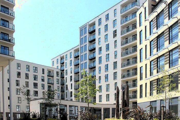 2 Bedroom Apartment To Rent In Woking, GU22