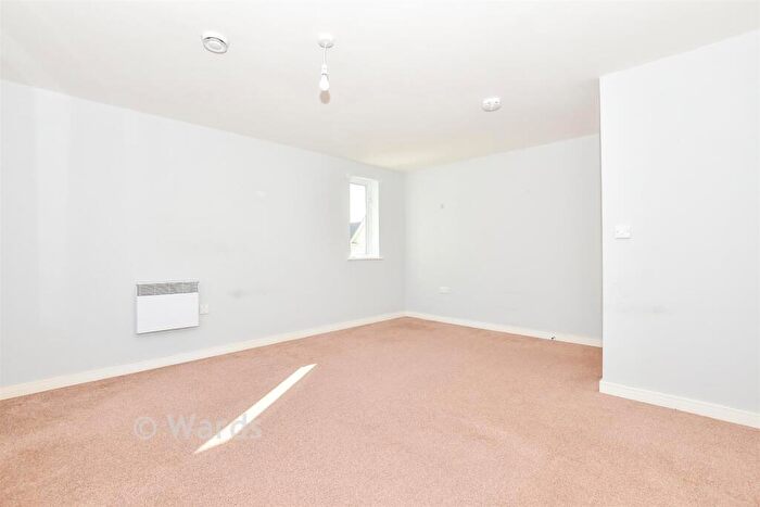 2 Bedroom Flat For Sale In Poynder Drive, Holborough Lakes, Kent, ME6