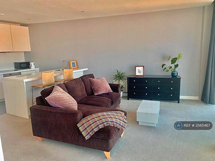 1 Bedroom Flat To Rent In The Rotunda, Birmingham, B2