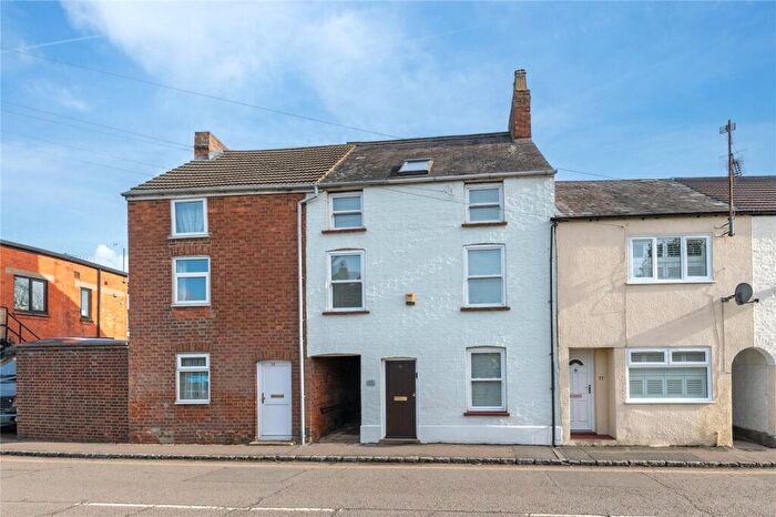 3 Bedroom Terraced House For Sale In Caldecote Street, Newport Pagnell, Buckinghamshire, MK16