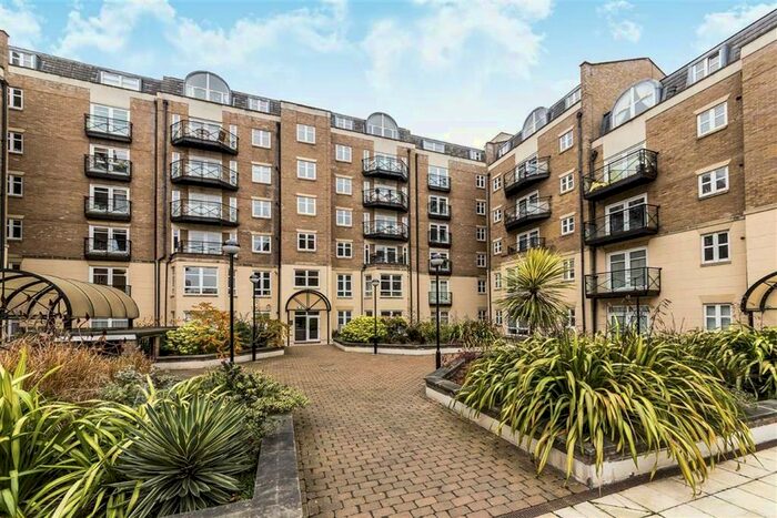 3 Bedroom Flat To Rent In Swan Street, London, SE1