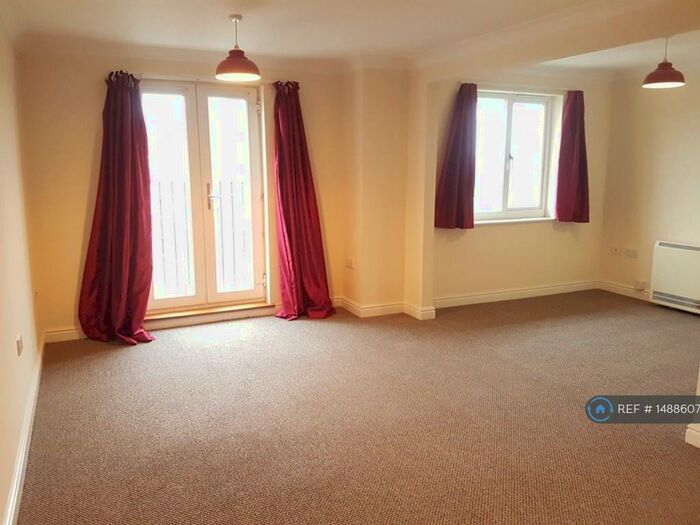 2 Bedroom Flat To Rent In Becketts Court, Northampton, NN4