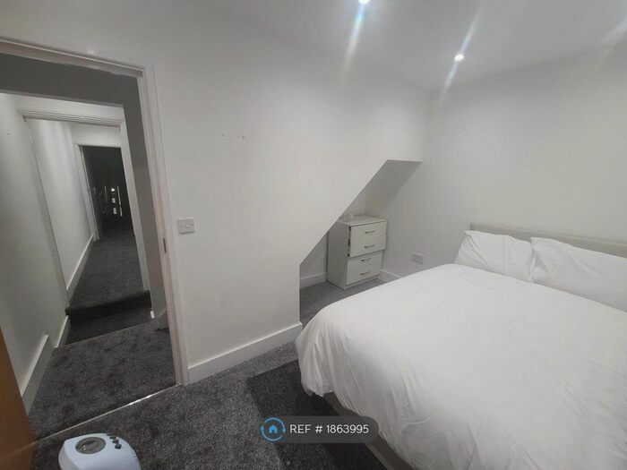 5 Bedroom Terraced House To Rent In Brighton Road, Reading, RG6