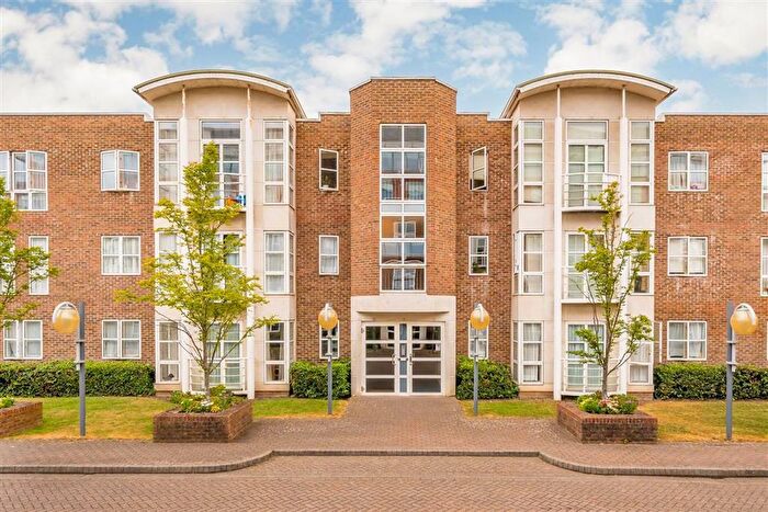 3 Bedroom Flat For Sale In Manbre Road, Bishops Park, W6