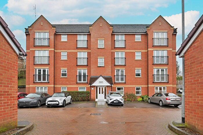 2 Bedroom Flat To Rent In Walton Road, Bushey, WD23