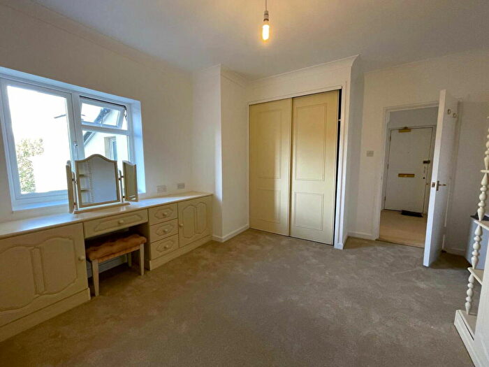 2 Bedroom Flat For Sale In South Parade, Southsea, Hampshire, PO4