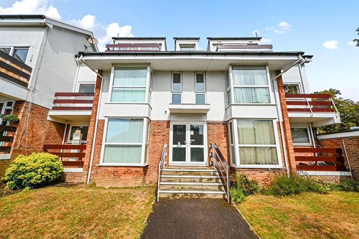 3 Bedroom Flat For Sale In Pinewoods Court, Pinewoods, Bexhill-On-Sea, TN39