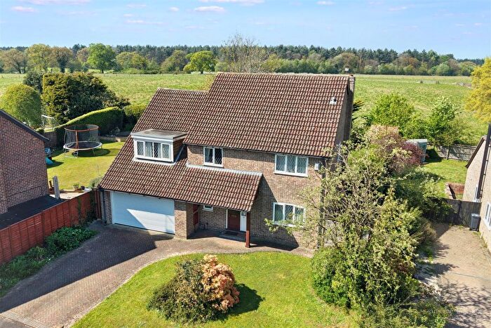 4 Bedroom Detached House For Sale In Barbara's Meadow, Tilehurst, Reading, RG31