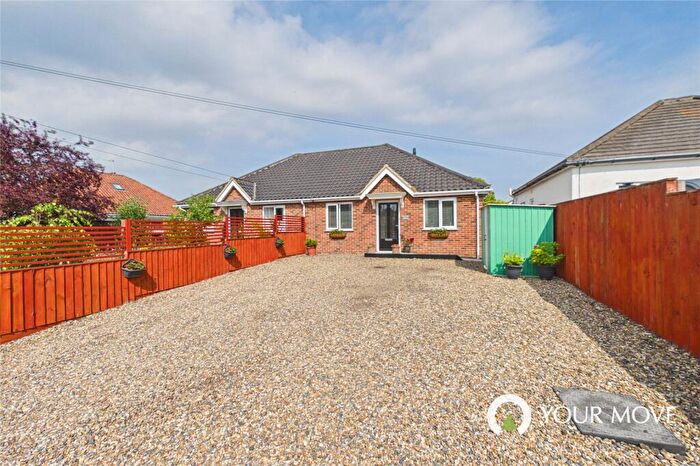 2 Bedroom Bungalow For Sale In Garden Lane, Worlingham, Beccles, Suffolk, NR34