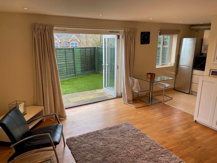 2 Bedroom Flat To Rent In Auckland Hill, West Norwood, London, SE27