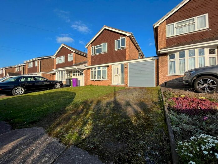 3 Bedroom Property To Rent In Rochford Grove, Penn, Wolverhampton, WV4