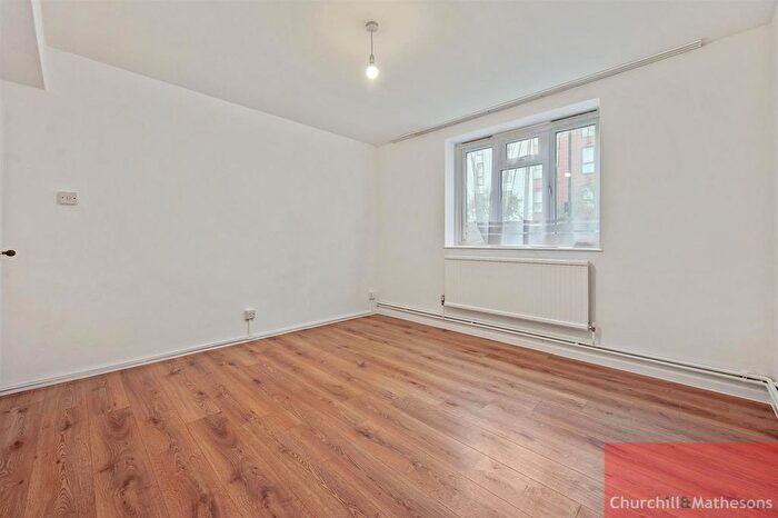 4 Bedroom Flat To Rent In Beech Avenue, London, W3