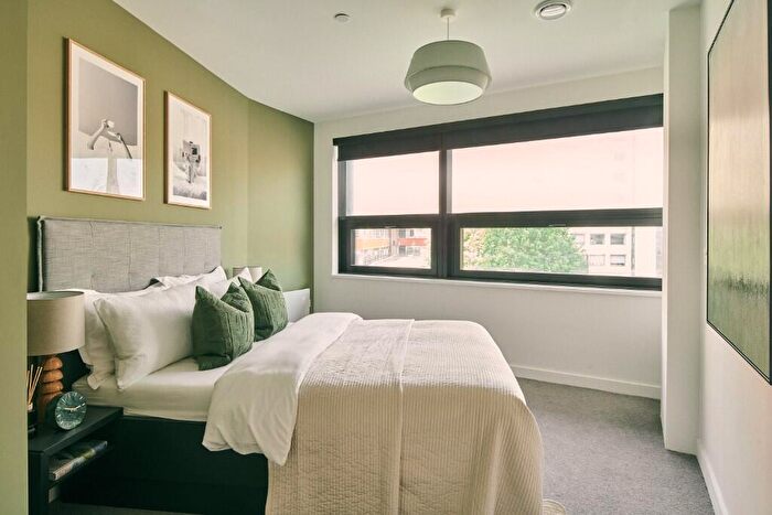2 Bedroom Apartment To Rent In The Octagon, Birmingham, B3