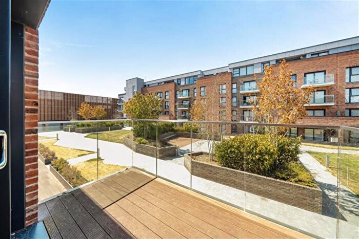 2 Bedroom Flat To Rent In Bedroom Property In Darlington House, Peterborough, PE2