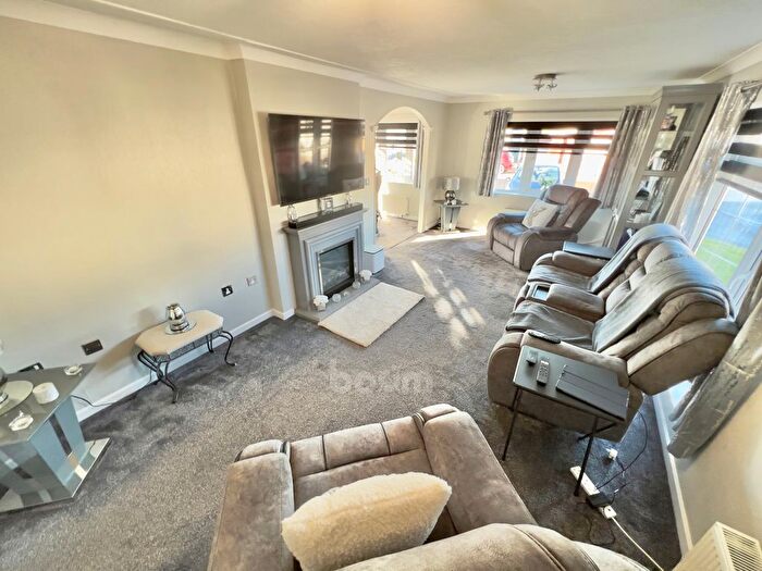 3 Bedroom Mobile/park Home For Sale In Willow Park, Lochlibo Road, Beith, KA15
