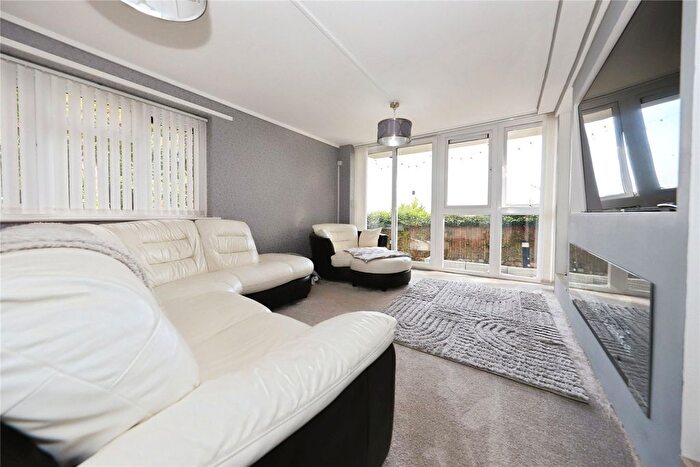 2 Bedroom Flat For Sale In Bromfield Court, Mount Road, Tettenhall Wood, Wolverhampton, WV6