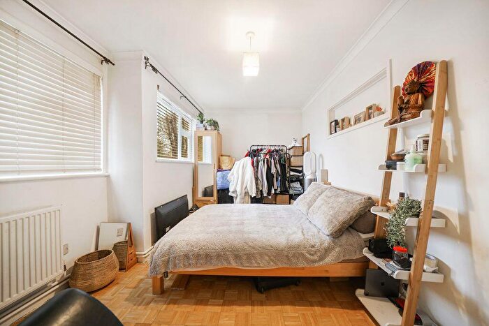 2 Bedroom Flat For Sale In Kingsley Court - Haringey - London -, N22