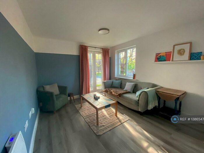 2 Bedroom Flat To Rent In Milwain Road, Manchester, M19