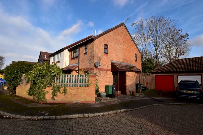 1 Bedroom End Of Terrace House To Rent In Parsons Close, Horley, Surrey, RH6