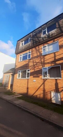 2 Bedroom Flat To Rent In Two Bedroom Flat, Leigham Close, London, SW16