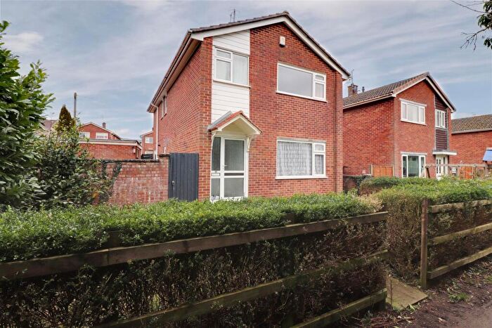 4 Bedroom Detached House For Sale In The Beagles, Cashes Green, Stroud, GL5
