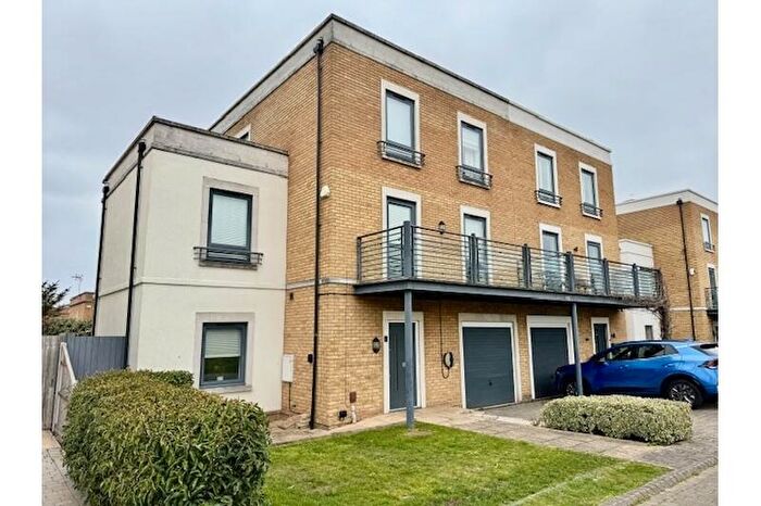 5 Bedroom Semi Detached House To Rent In Boundary Way, Shoeburyness, Southend-on-Sea, SS3