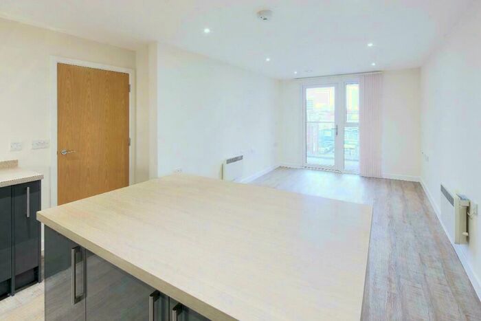 2 Bedroom Apartment To Rent In Bow Square, Queensway, Southampton, Hampshire, SO14
