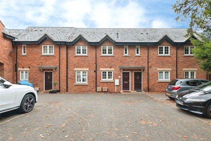 2 Bedroom Flat To Rent In High Street, Brackley, Northamptonshire, NN13