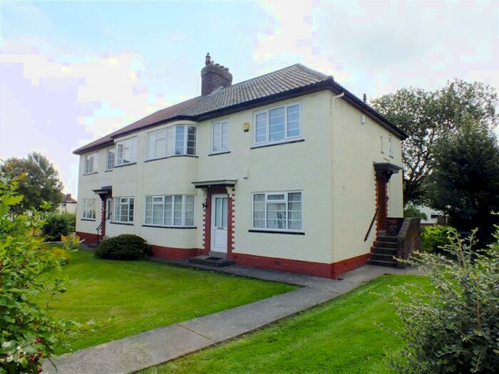 2 Bedroom Flat To Rent In Redesdale Gardens, Adel, Leeds, LS16