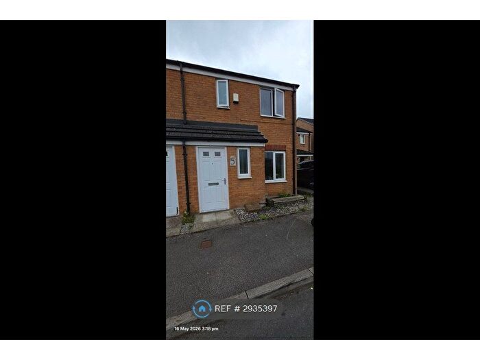 2 Bedroom End Of Terrace House To Rent In Cherry Grove, Bradford, BD6