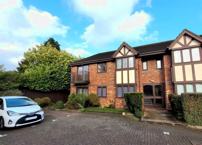 2 Bedroom Flat To Rent In Oak Park Court, Walsall Road, Four Oaks, B74