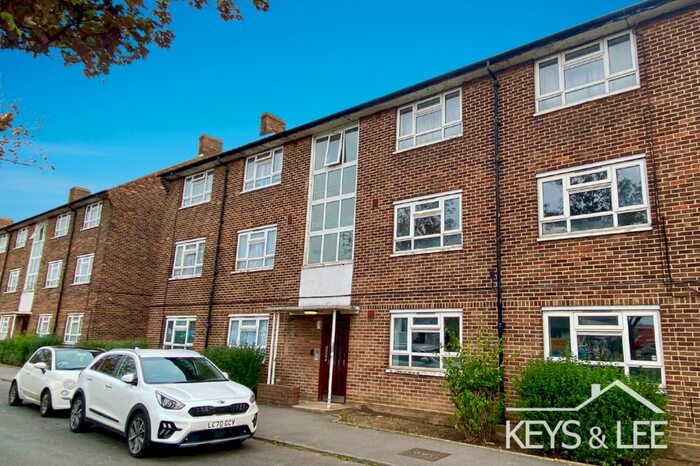2 Bedroom Flat To Rent In Whalebone Lane South, Dagenham, RM8
