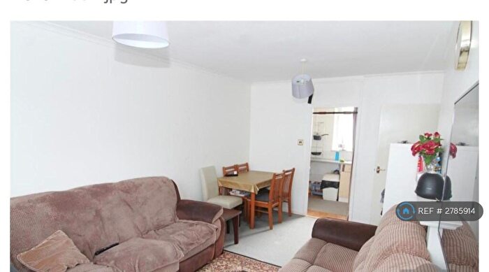 1 Bedroom Flat To Rent In Rosefield Gardens, London, E14