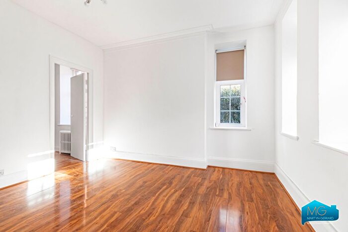 1 Bedroom Flat To Rent In North End Road, Golders Green, London, NW11