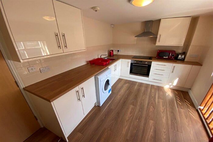 2 Bedroom Apartment To Rent In - High Road, Beeston, NG9