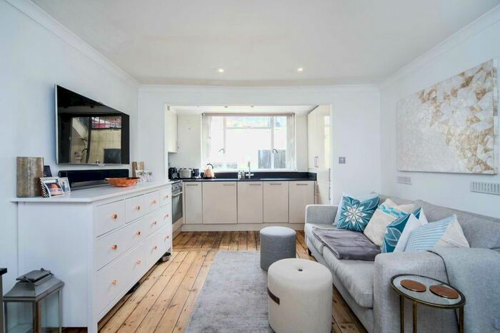 2 Bedroom Flat To Rent In Tachbrook Street, London, SW1V