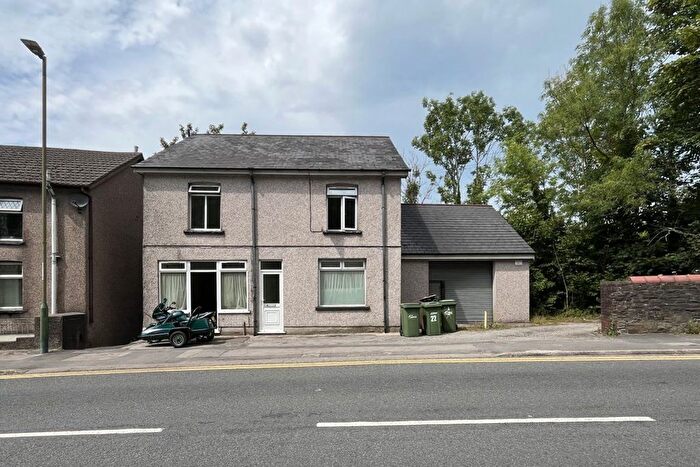 2 Bedroom Flat To Rent In High Street, Abercarn, Newport, NP11