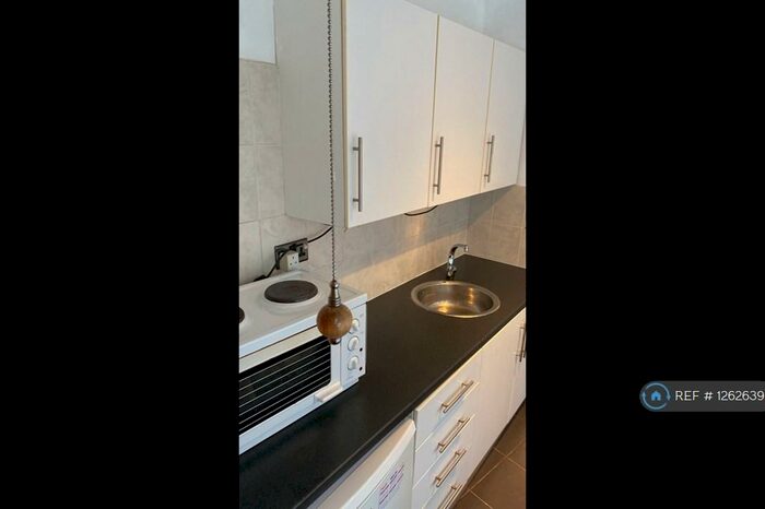 1 Bedroom Flat To Rent In Willenhall Road, London, SE18