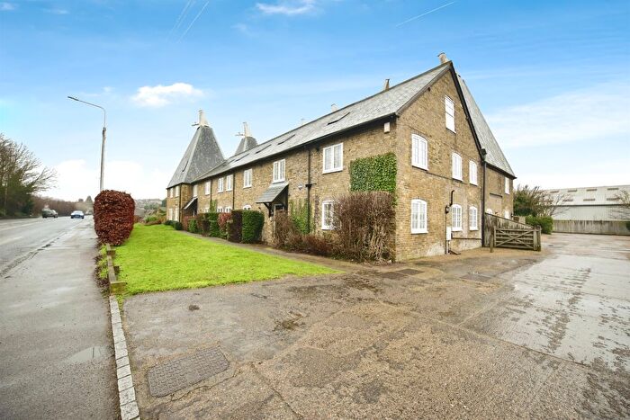 2 Bedroom Flat For Sale In London Road, Teynham, Sittingbourne, ME9