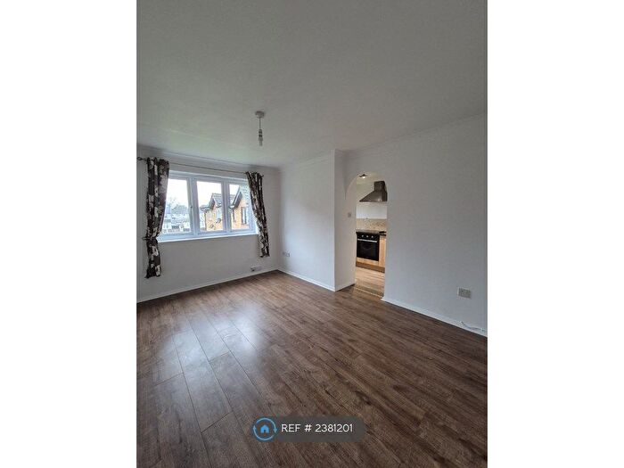 1 Bedroom Flat To Rent In Vignoles Road, Romford, RM7