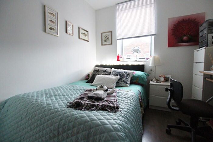 5 Bedroom Flat To Rent In Crofton Street, Manchester, M14