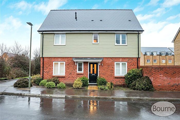 3 Bedroom Detached House For Sale In Hop Garden Way, Ash, Surrey, GU12