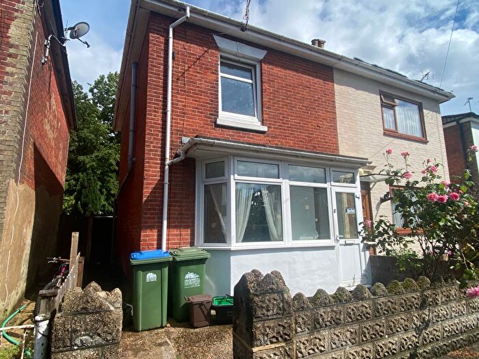 3 Bedroom Semi Detached House To Rent In Hewitts Road, Freemantle, Southampton, Hampshire, SO15