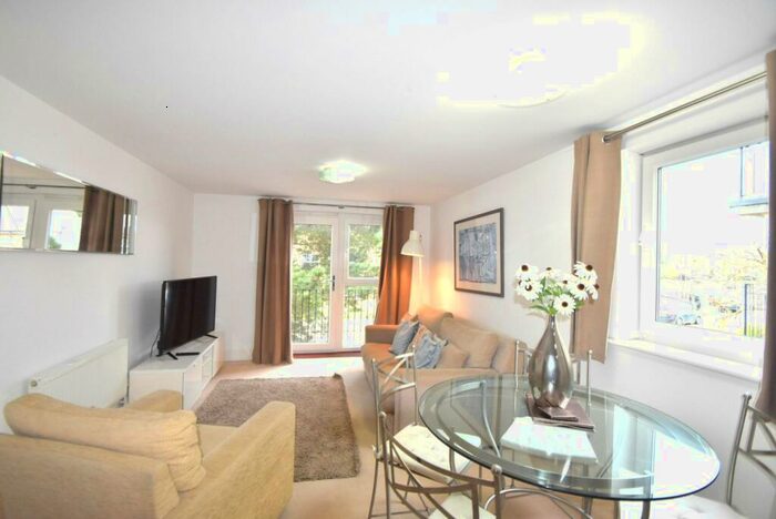 2 Bedroom Apartment To Rent In Pavilions, Clarence Road, Windsor, SL4