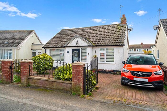 2 Bedroom Detached Bungalow For Sale In Lee Avenue, Withernsea, HU19