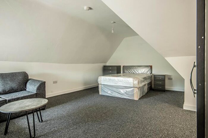 1 Bedroom Flat To Rent In B Central Avenue, Beeston, Nottingham, NG9