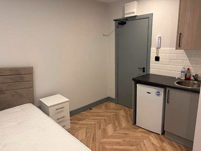 Studio To Rent In Tufnell Park Road, London, N7