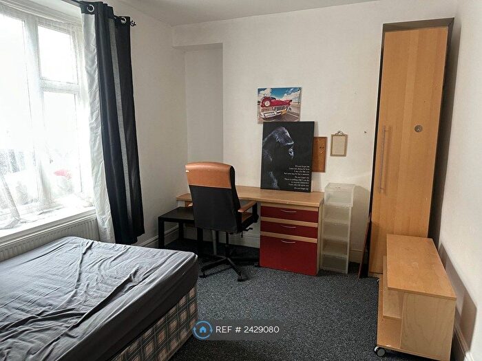 4 Bedroom Terraced House To Rent In Queen Street, Pontypridd, CF37