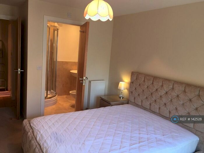 2 Bedroom Flat To Rent In The Green, Edinburgh, EH4