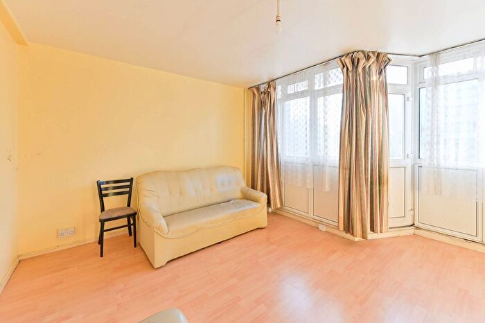 3 Bedroom Maisonette For Sale In Ensbury House, Carroun Road, Oval, London, SW8